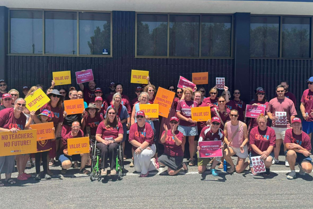 Warwick Queensland Teachers Union (QTU) members on November 25. Photo by Beate Ammer.